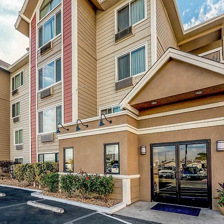 Quality Inn & Suites Reno Airport エクステリア 写真