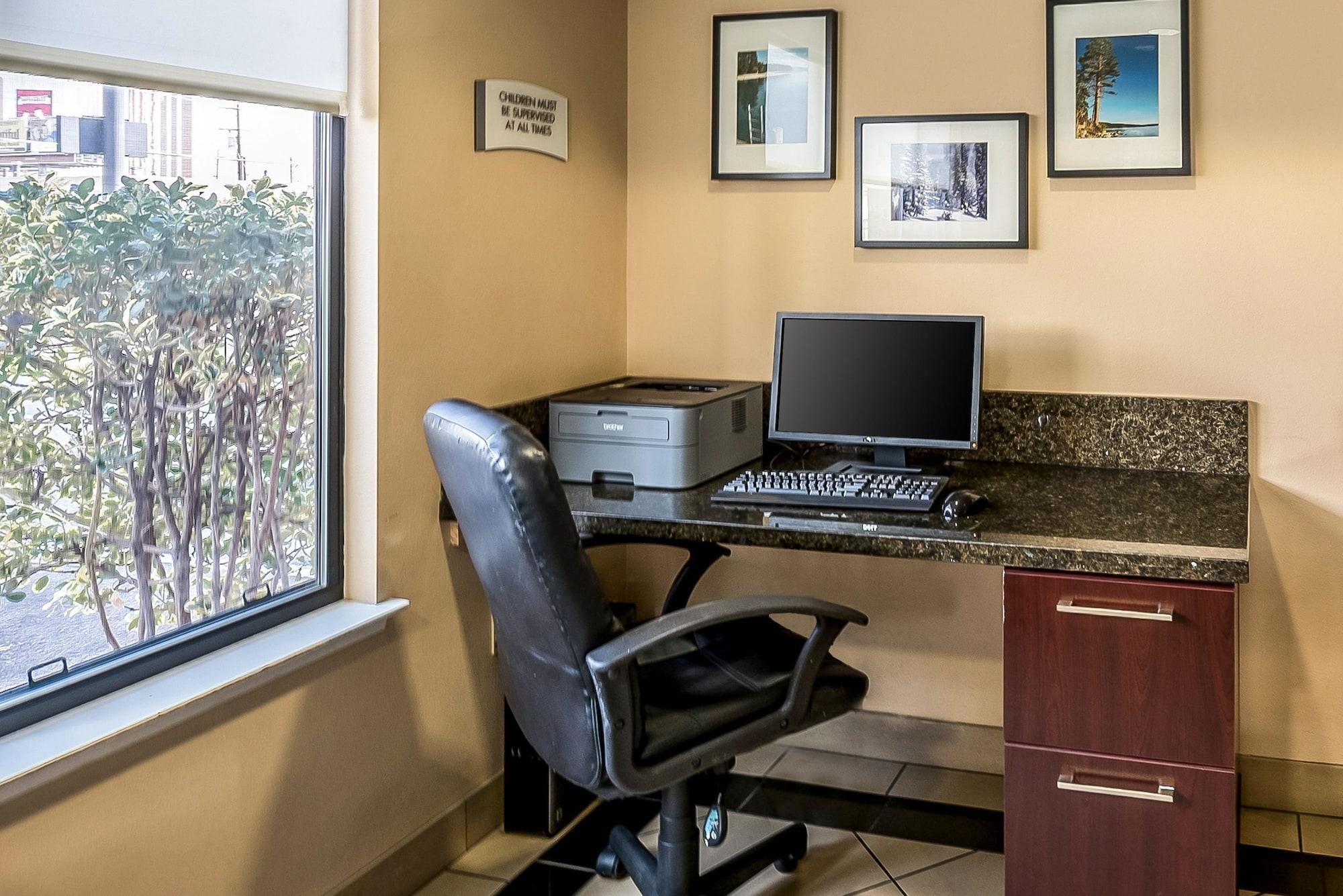 Quality Inn & Suites Reno Airport エクステリア 写真