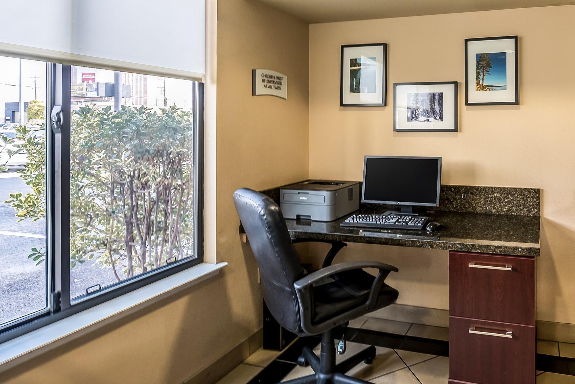 Quality Inn & Suites Reno Airport エクステリア 写真