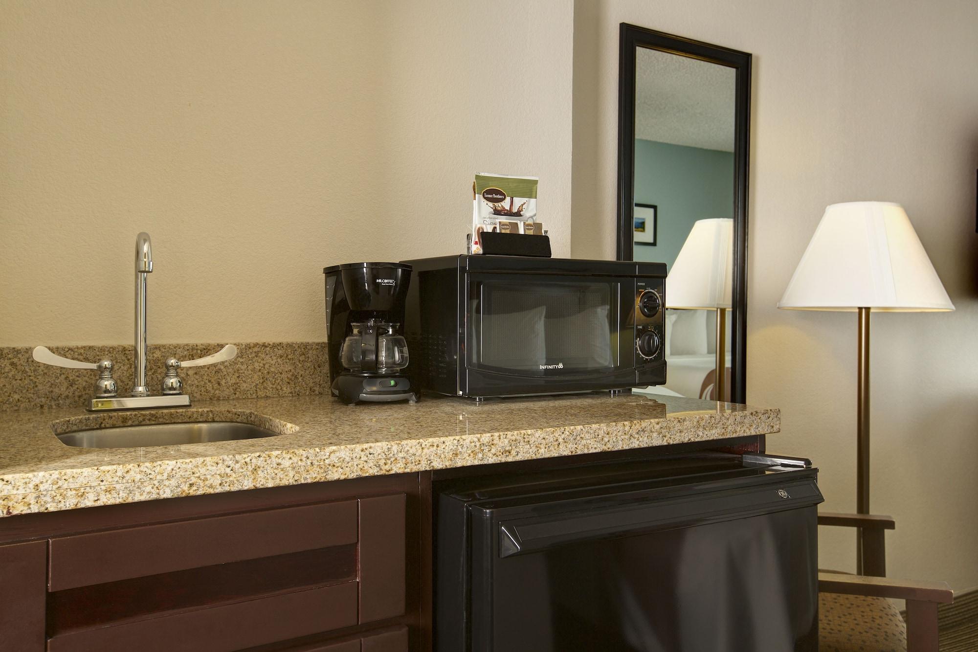 Quality Inn & Suites Reno Airport エクステリア 写真