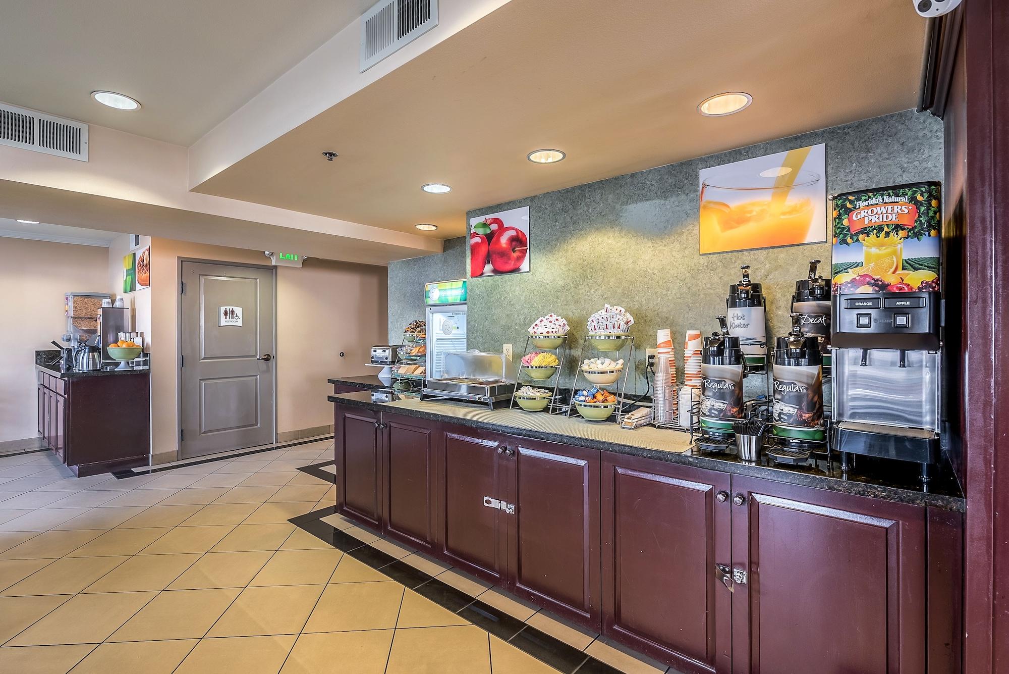 Quality Inn & Suites Reno Airport エクステリア 写真