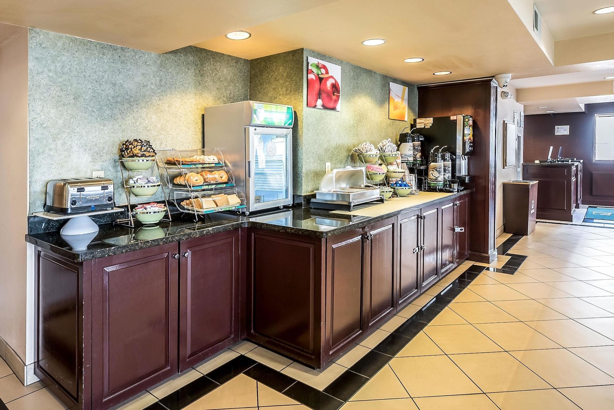 Quality Inn & Suites Reno Airport エクステリア 写真
