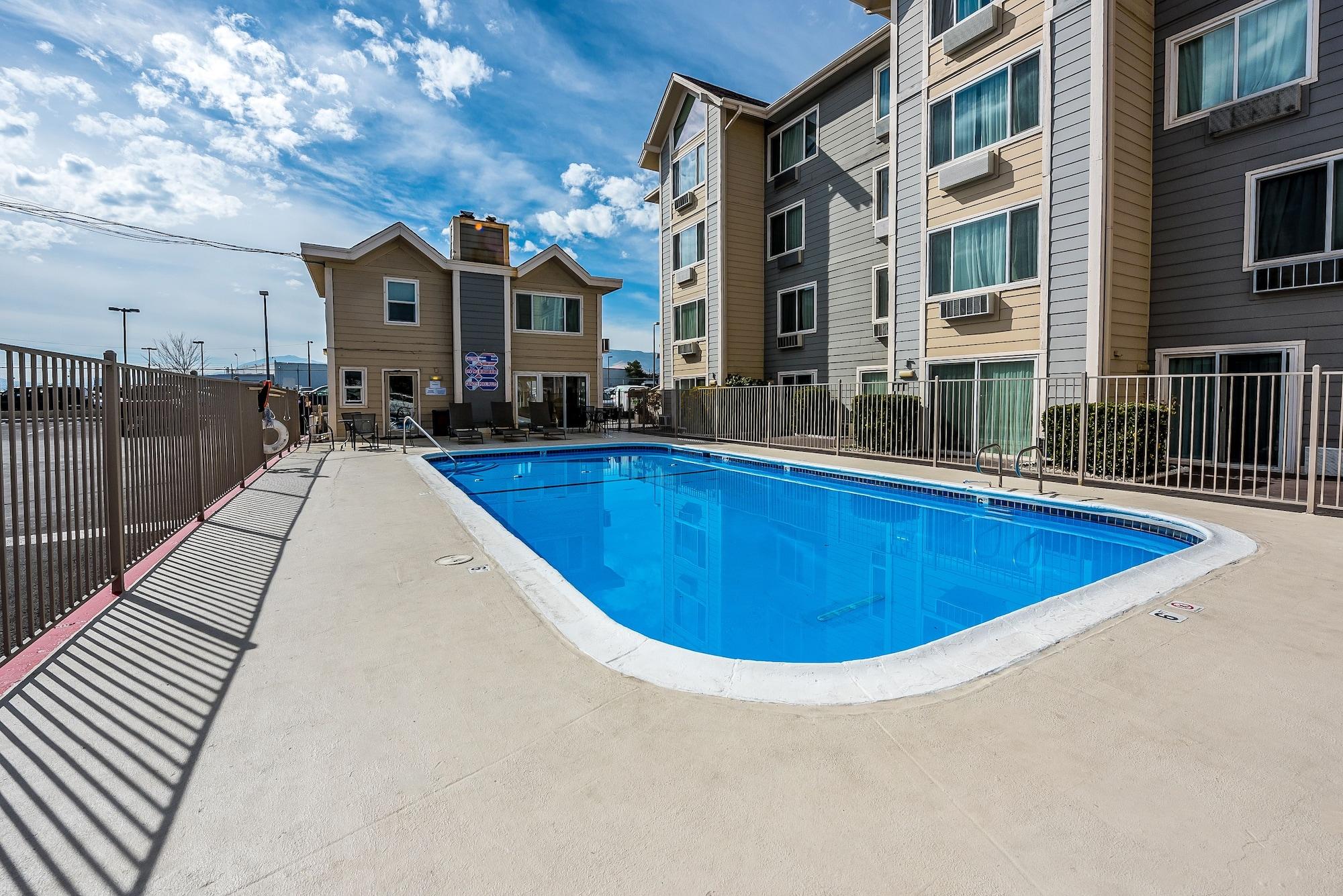 Quality Inn & Suites Reno Airport エクステリア 写真