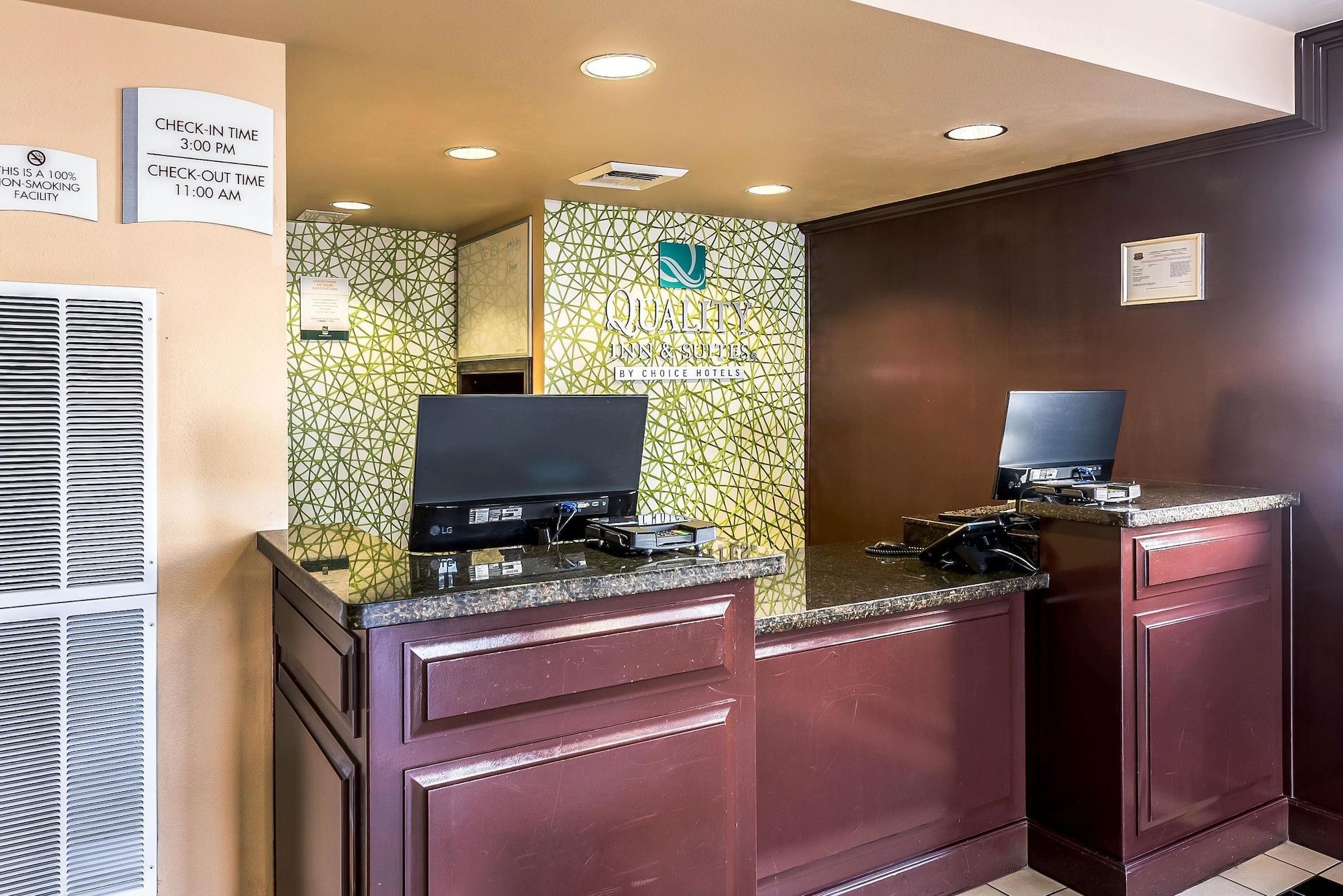 Quality Inn & Suites Reno Airport エクステリア 写真