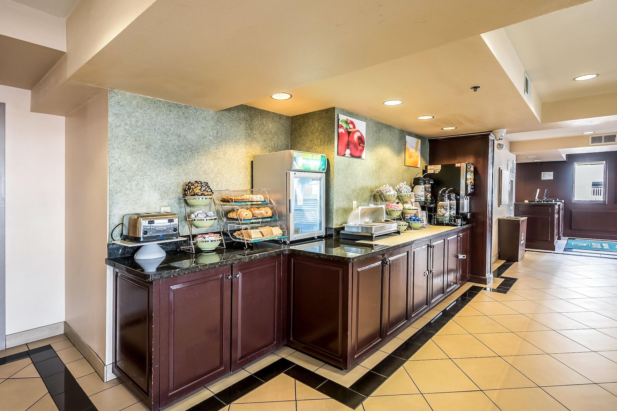 Quality Inn & Suites Reno Airport エクステリア 写真