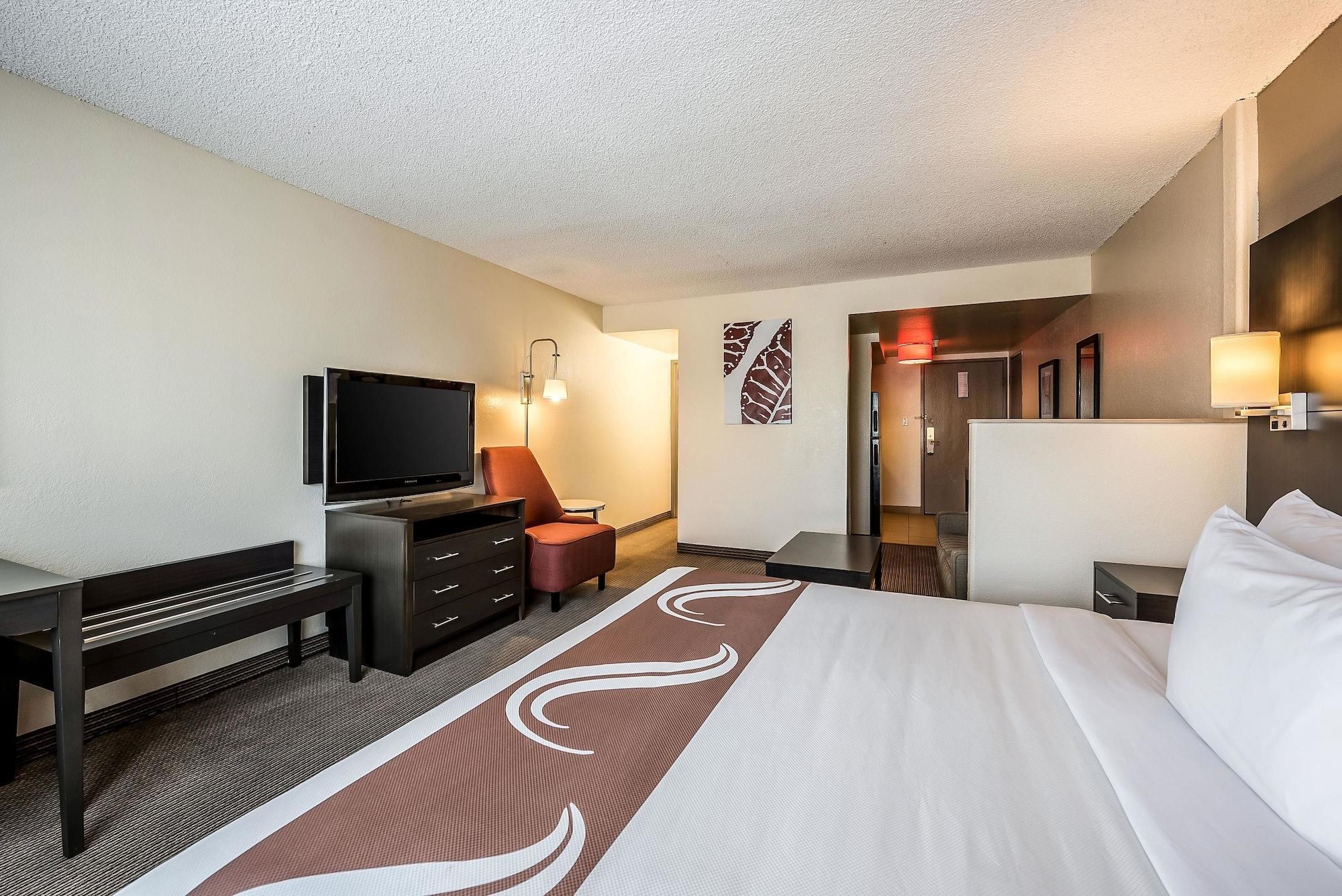 Quality Inn & Suites Reno Airport エクステリア 写真