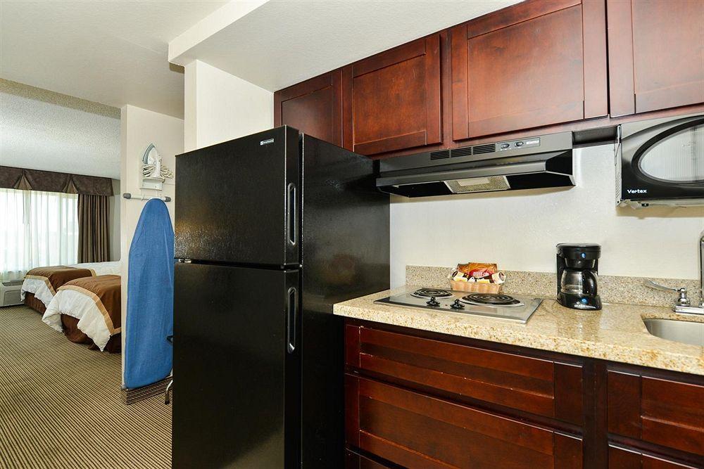 Quality Inn & Suites Reno Airport エクステリア 写真