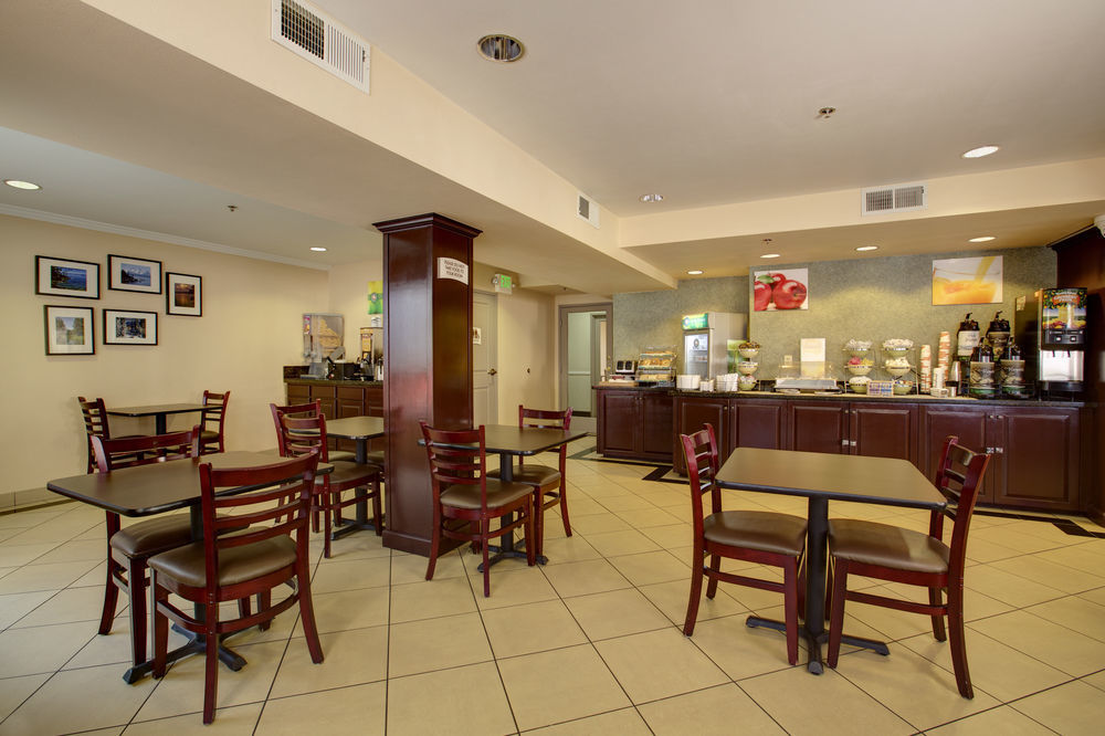 Quality Inn & Suites Reno Airport エクステリア 写真