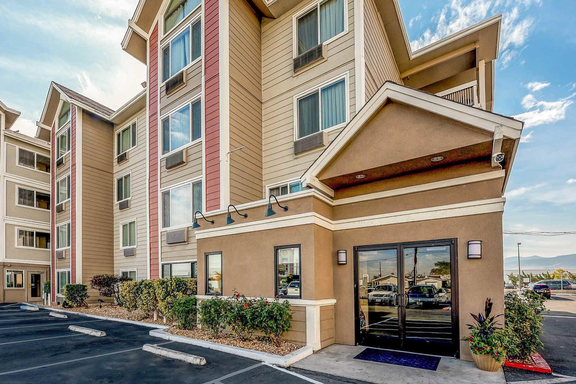 Quality Inn & Suites Reno Airport エクステリア 写真